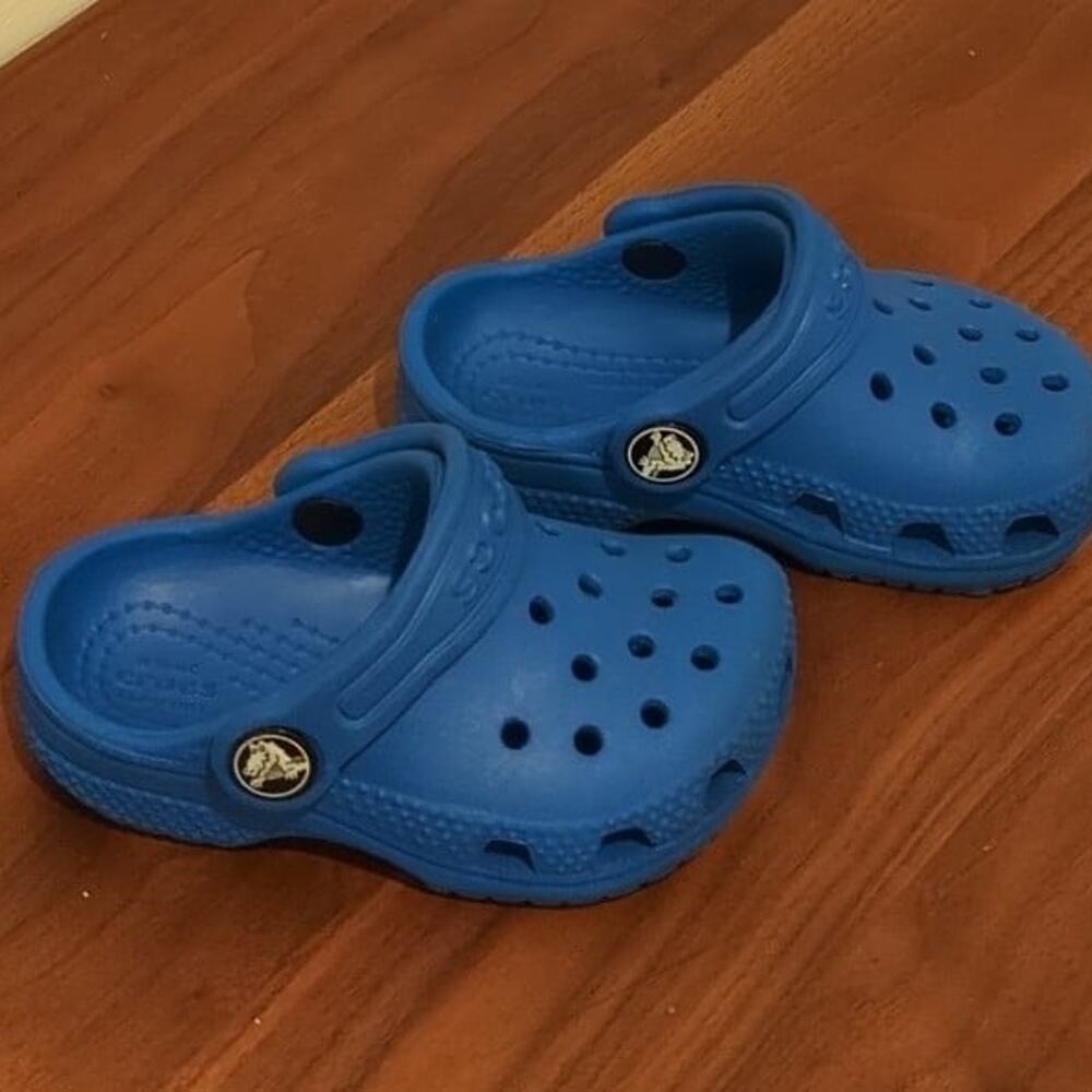 Crocs classic clogs blue toddler size C5